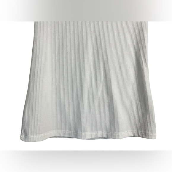 NWT Tresics Ribbed V-Neck Tee - Picture 4 of 5